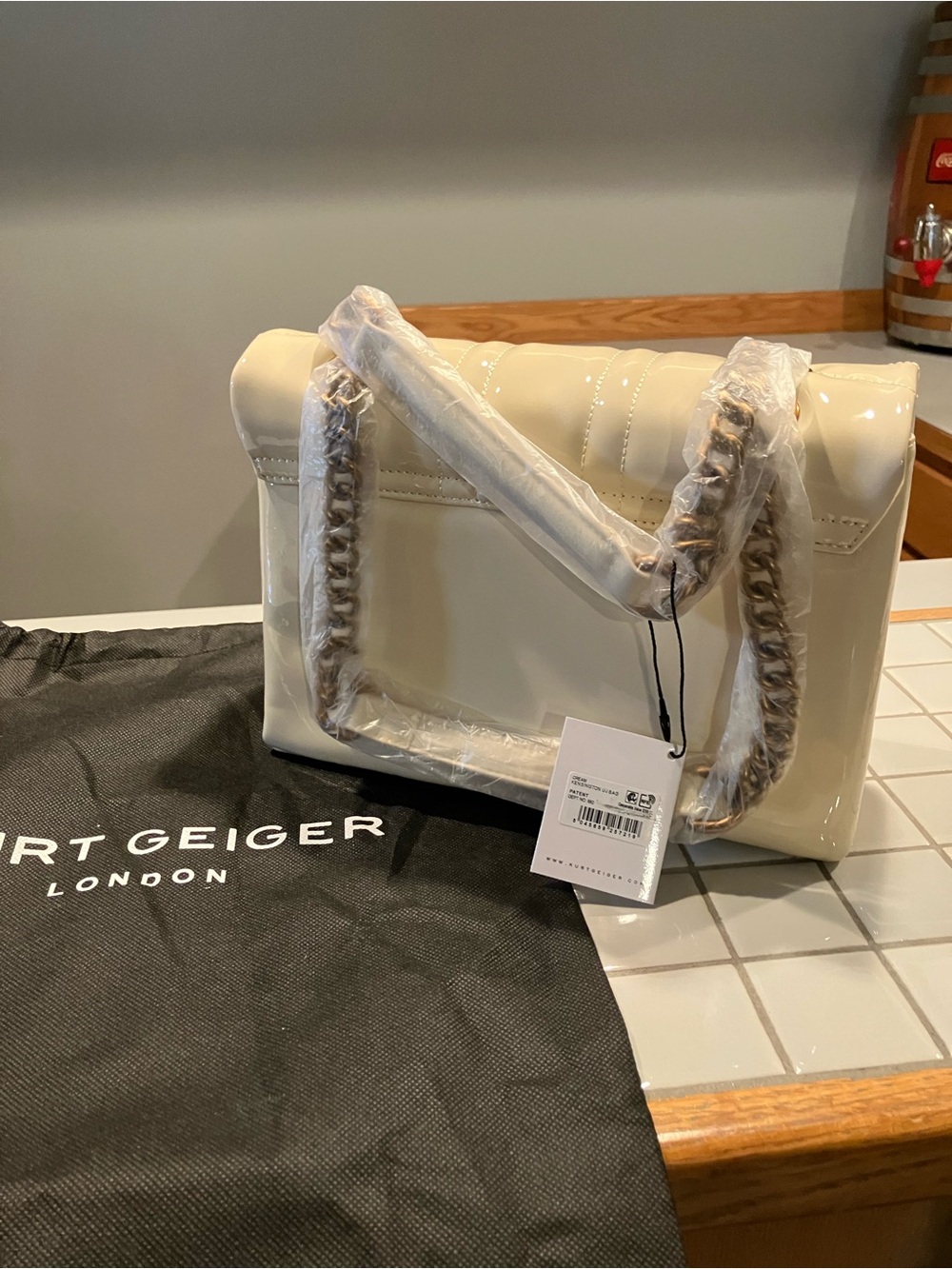 Kurt Geiger Cream Patent Quilted Shoulder Bag with Kensington NWT - Picture 4 of 7